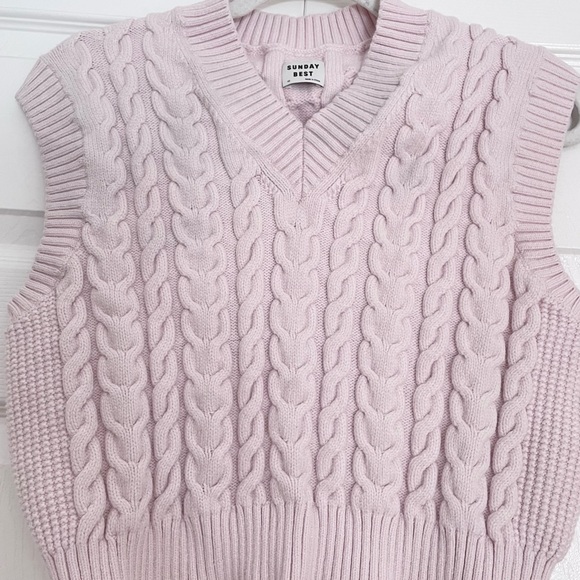 Aritzia Sunday Best winston Pink sweater vest - Picture 3 of 9